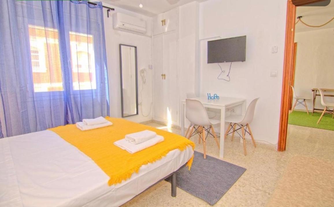 Low Cost Room Málaga Dış mekan fotoğraf