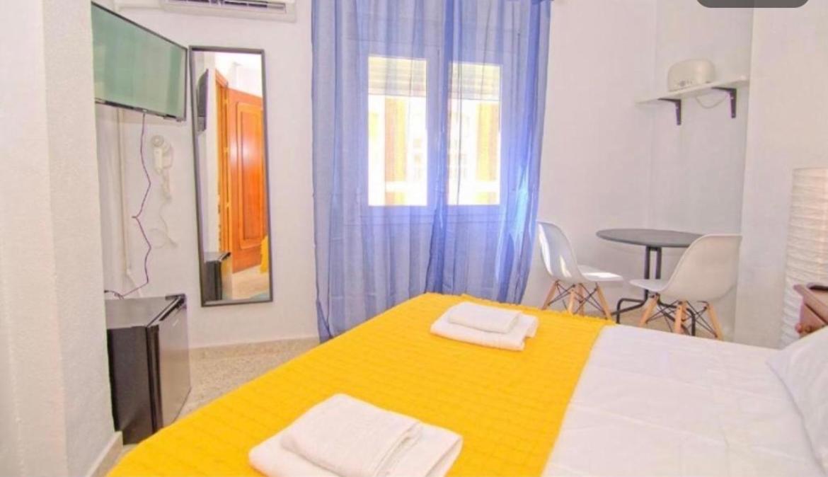 Low Cost Room Málaga Dış mekan fotoğraf