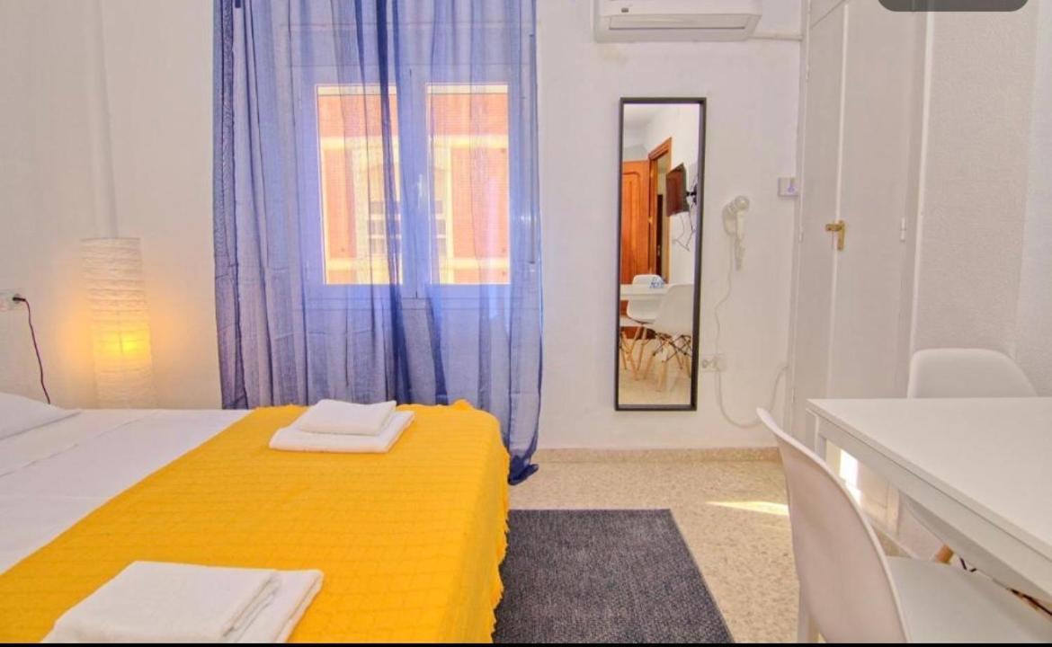 Low Cost Room Málaga Dış mekan fotoğraf